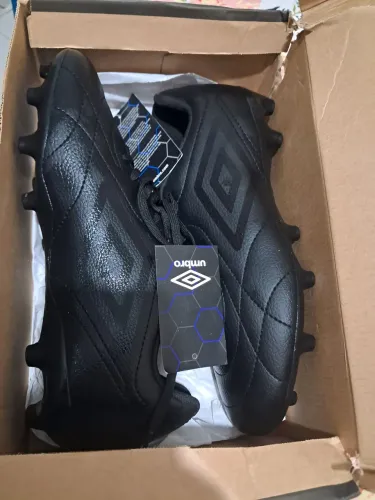 Chuteira umbro