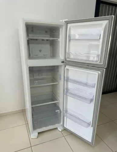 Vendo Geladeiras e freezer.