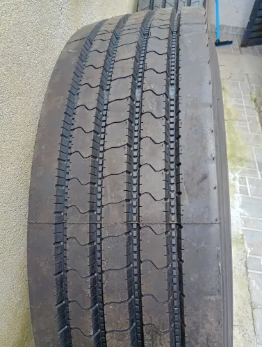 Vendo pneus 295/80 R 22,5