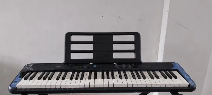 Teclado Casiotone CT S300 + tripé + suporte de partitura em perfeito estado