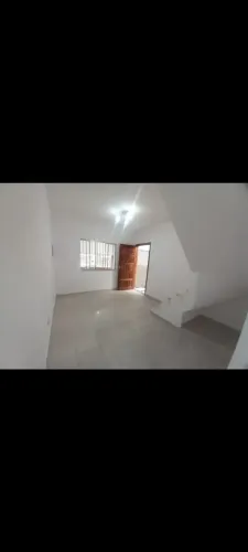 Sobrado para venda com 180 metros quadrados com 5 quartos