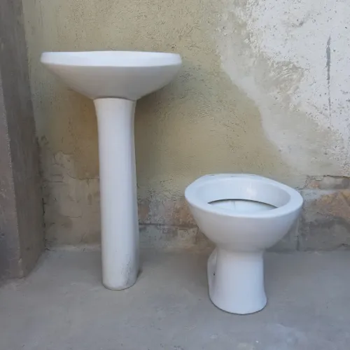 pia deca com coluna e vaso sanitário convencional deca Izy branco 