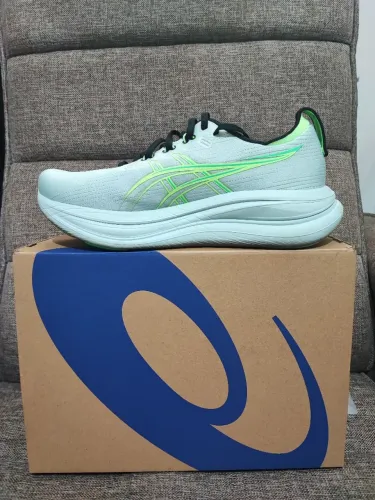 Asics gel Nimbus 28. Original.