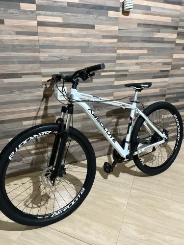 ? Bicicleta Absolute Aro 29 - Freio Hidráulico Shimano MT200 | Excelente Estado