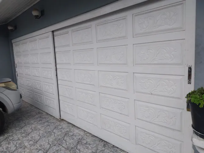 Vendo Duas Portas de Imbuia de Garagem