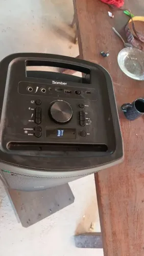 Vendo caixa de som semi nova