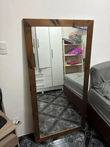 Lindo espelho decorativo pra casas e lojas de 0,80x1,60. Cor amadeirado 