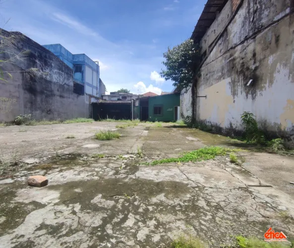 Amplo espaço tipo estacionamento na Ó de Almeida med 360,00m²