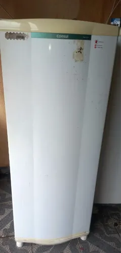 Vendo geladeira Consul 300 litros.