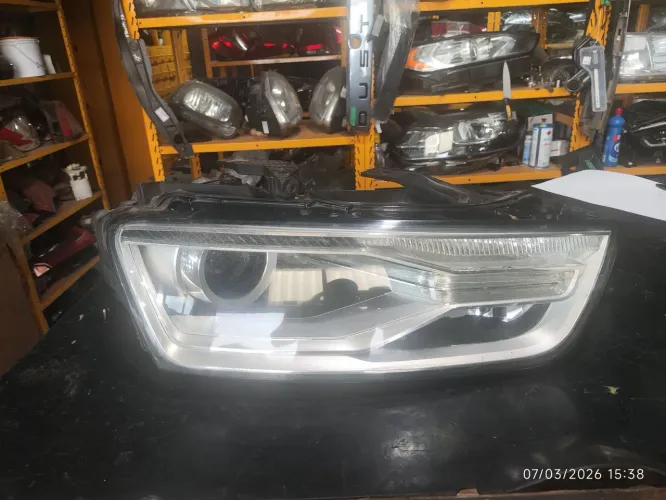 Farol direito Audi Q3 bi Xenon 2017 215 2016 2017 2018