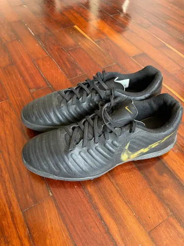 Chuteira Society Nike Tiempo