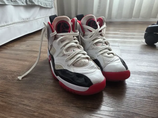 Vendo tênis Nike Air Jordan Jumpman original edição limitada