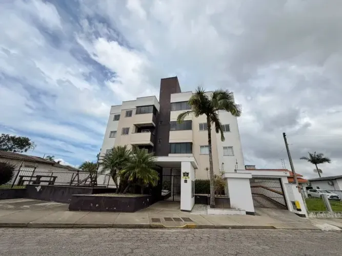 Apartamento Semi Mobiliado bem Localizado