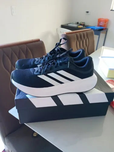 Tênis esportivo Adidas masculino