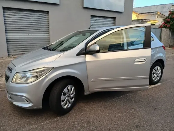Chevrolet Onix Hatch LT 1.0 8V Flex Power Mec. 4P 2015