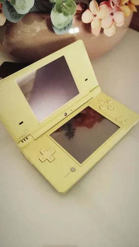 Nintendo DSi verde limão