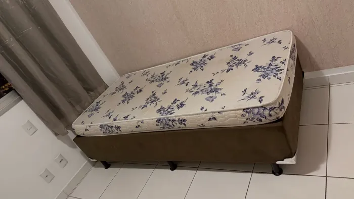 Vendo cama de solteiro