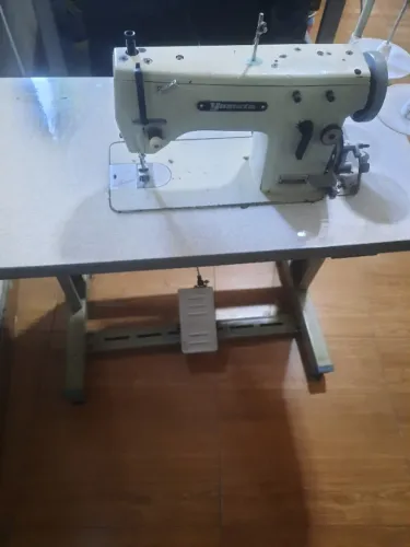 Máquina de costura industrial yamata