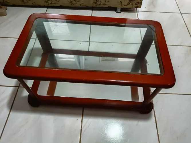 Mesa de Centro em Madeira com Tampo de Vidro