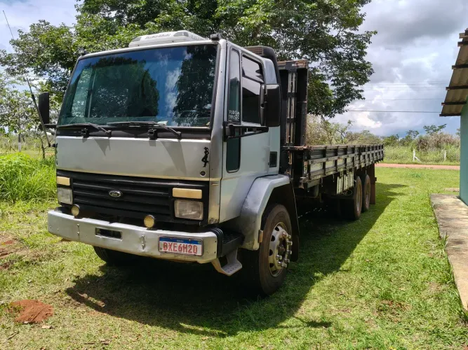 Caminhão Ford cargo 1418