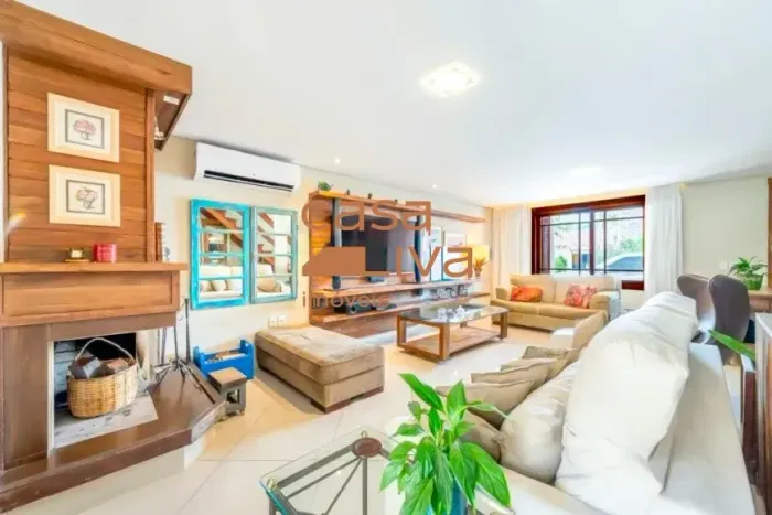 Casa 4 dormitórios no bairro Jardim Itu Sabará em Porto Alegre