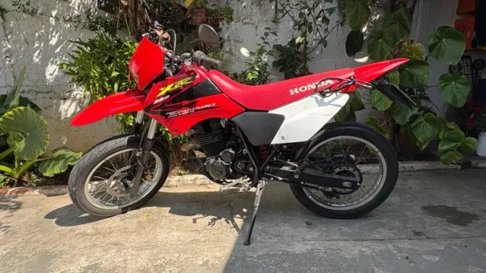 Honda XR 250 Tornado 2005 | Vermelha e Branca | R$ 11.500