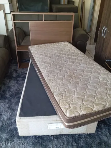 Cama solteiro base mais colchão com cabeceira marcas de uso ((ENTREGO GRATIS))