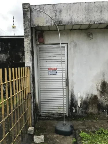 Suporte em alumínio para bandeira comercial com base em plastico 