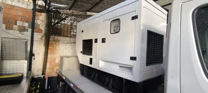 Gerador de Energia Stemac - 85 kVA - 300L
