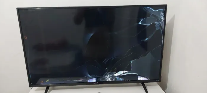 Smart TV Semp 43' Tela Quebrada