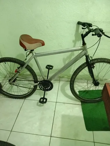 Vendo bicicleta quadro de alumínio. 