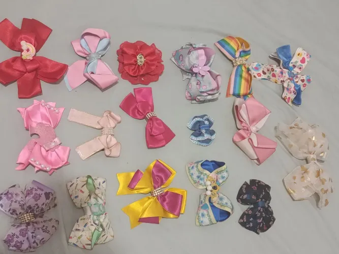 Lote contendo 15 gigolés + 17 laços bem conservados