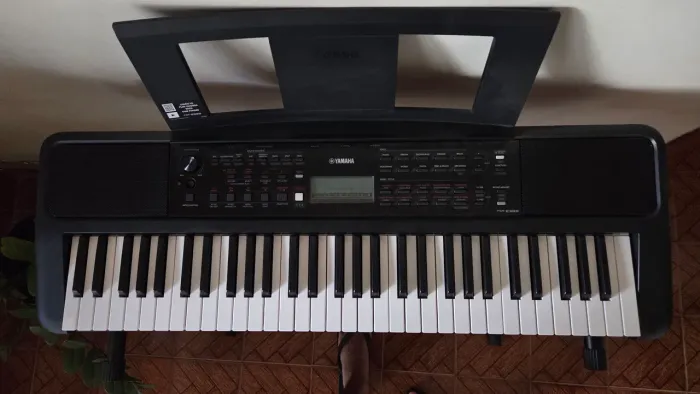 Teclado yamaha psr e383
