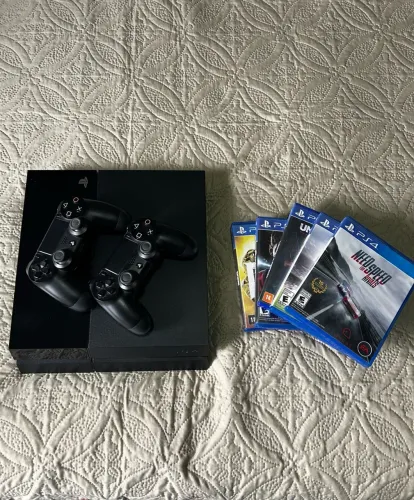 Vende-se playstation 4 slim