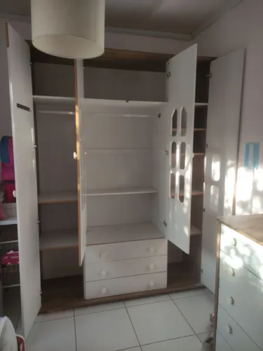 Guarda roupa infantil 4 portas