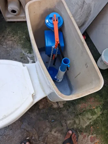 Acento sanitário com caixa acoplada em perfeito estado de conservação