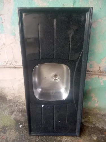 Pia de cozinha preta
