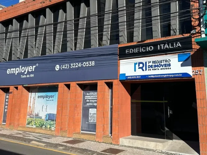 SALAS COMERCIAIS À VENDA NO CENTRO