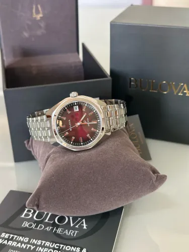 Relógio Bulova Jet Star vermelho novo