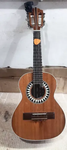 Cavaquinho de Cedro Lucenir 100% maciço