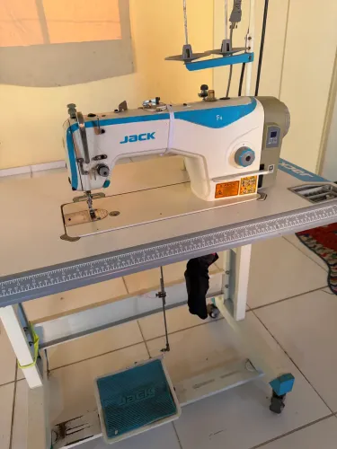 Máquina reta Jack