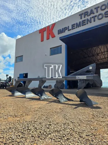 ARADO DE AIVECAS 5 BICOS TATU SEMINOVA 2022 cod. 1395 - Tk Tratores Nova Andradina-MS