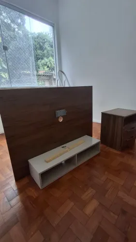 RACK SUSPENSO COM MÓDULO E MÓVEL DE CABECEIRA 