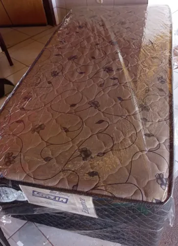 Vendo cama de solteiro
