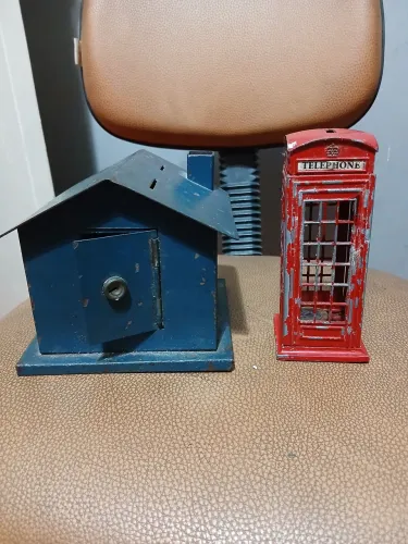Cofrinho antigo casinha e cabine telefônica 