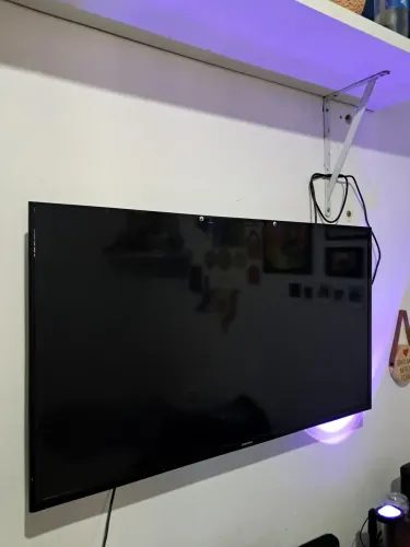 Tv samsung 32 polegadas. Display quebrado. Compra apenas para reposição de peças 