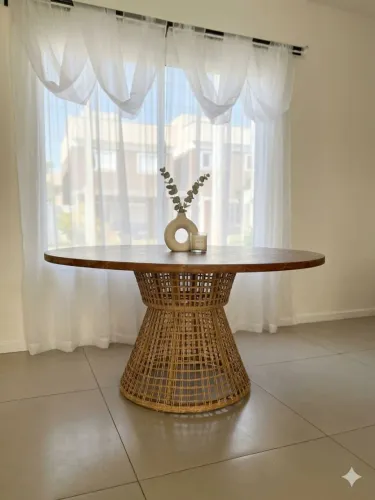 Mesa de jantar marca brisa base ampulheta vime sintético tampo de madeira de lei robusta