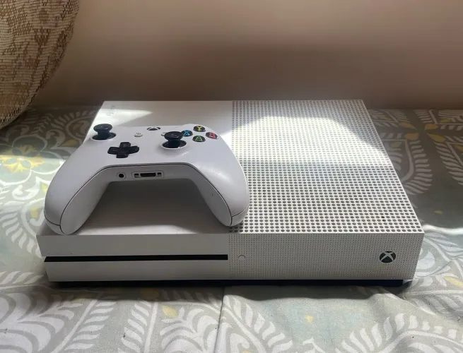 xbox one S 500gb (1 controle)