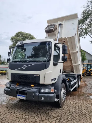 CAMINHÃO PLATAFORMA BASCULANTE 14³ VOLVO VMX 290 6X4 26,7T 290CV