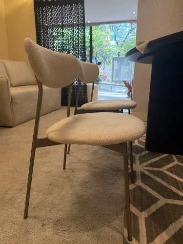 Conjunto 4 Cadeiras Bouclé Estofadas com Base em Aço - Excelente Estado